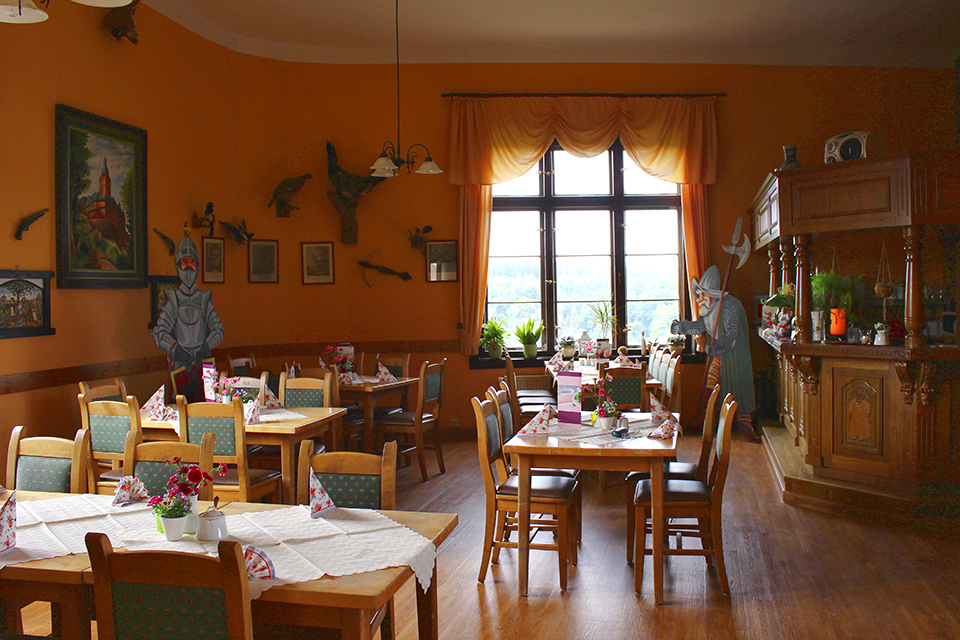 “Krummes Tor”, the castle inn – indoor area 