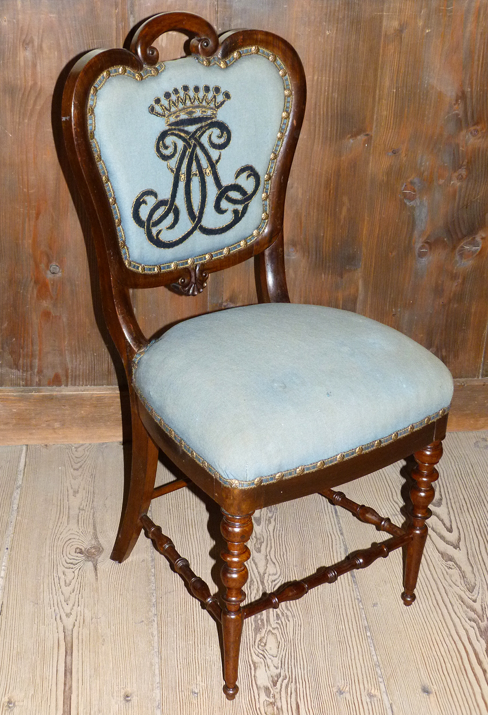 Chair with a woollen cover, white beech, embroidered, Brazilian rosewood veneer, manufacturer unknown, mid-19th century, property of Kulturstiftung Sachsen-Anhalt 