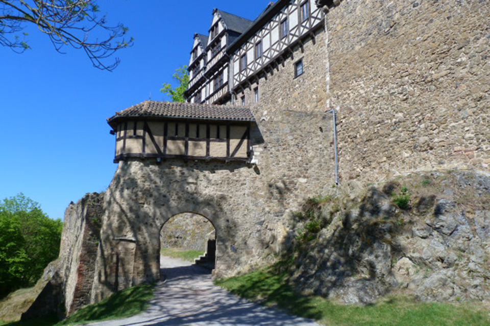 Ansicht Tor Zwei mit Wehrgang – Zugang in den Südzwinger, Foto: © Kulturstiftung Sachsen-Anhalt 